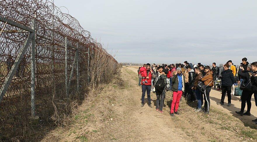 Sərhəddə İNSANLIQ DRAMI: polis odlu silahla atəş açır, avtobuslar yandırılır... - DƏHŞƏTLİ GÖRÜNTÜLƏR