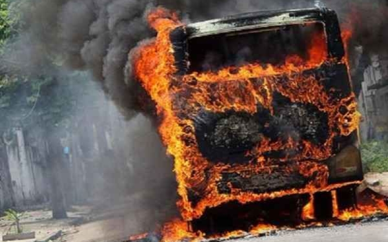 Bakıda marşrut avtobusu YANDI