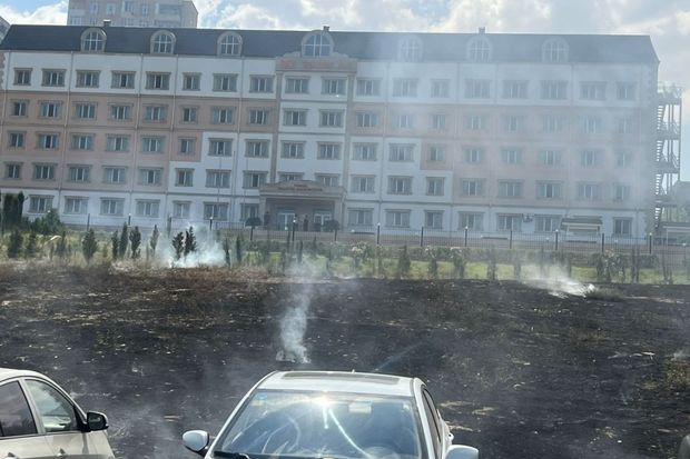 Bakıda açıq ərazi yanır - FOTO