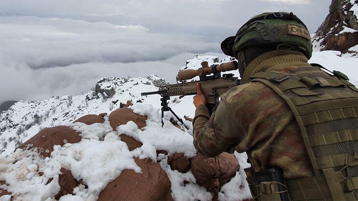 Türk ordusu hərəkətə keçdi - 11 terrorçu məhv edildi